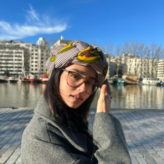 Turban rayé avec motifs jaunes et verts tressé en wax