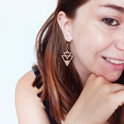 bijoux en bois, bijoux triangle, bijoux géométrique, fait main par MARTHO