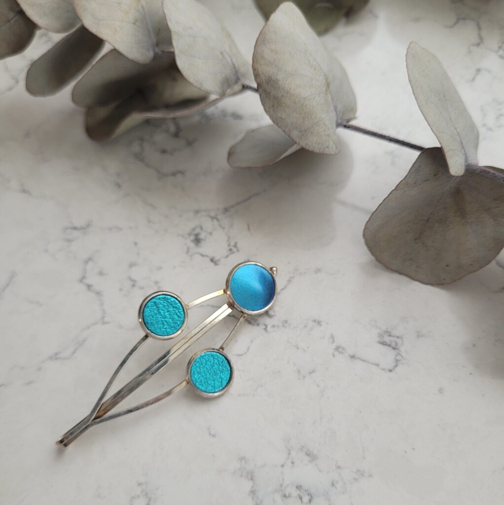 Barrette Cheveux Longue Turquoise - Occasion Très Bon état, Couleur Noir