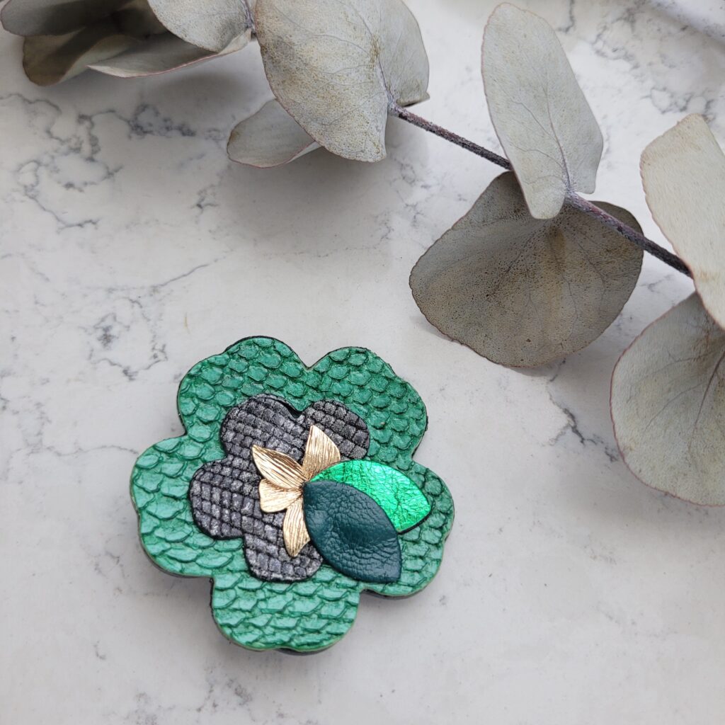 Broche Russe Artisanale Rose Et Verte - Artiste Prokhorova - Bois Peint
