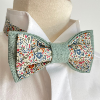 noeud papillon en lin vert sauge et liberty fleuri katie and millie dans les tons vert, bleu, terracotta, rose sur fond clair