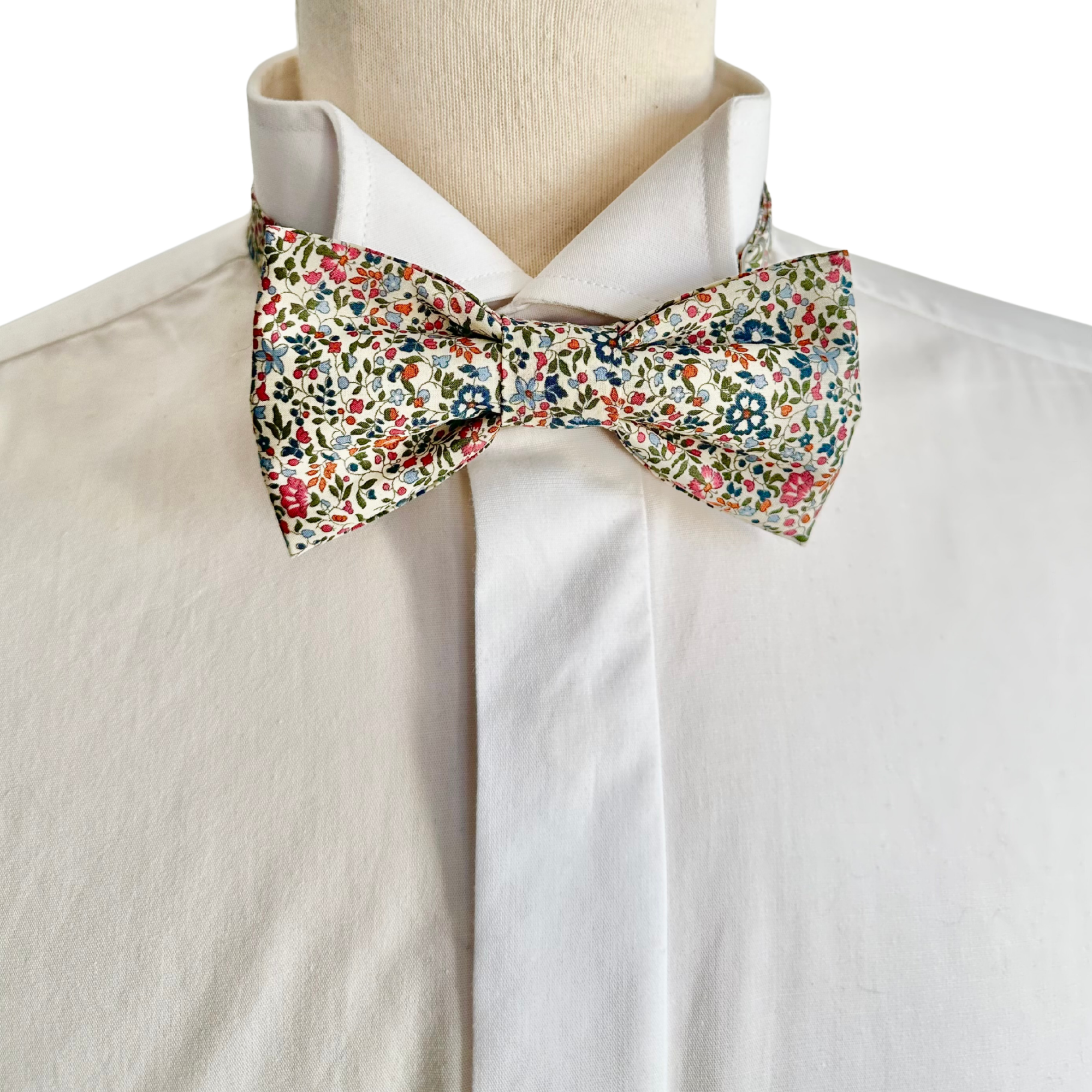 noeud papillon en liberty fleuri katie and millie dans les tons vert, bleu, terracotta, rose sur fond clair