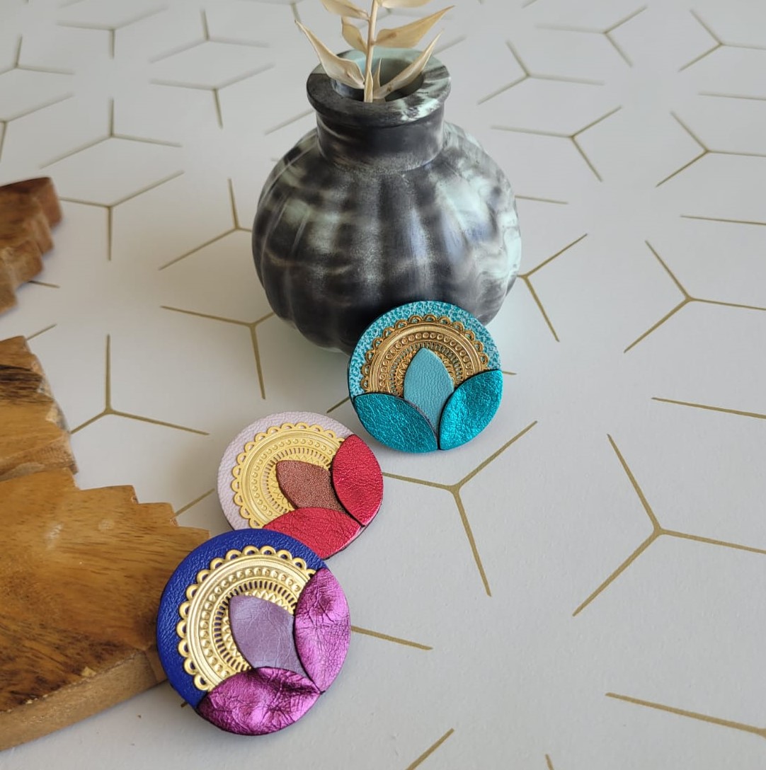 Broche aztèque doré à l'or fin et cuir en trio de turquoise – Image 3