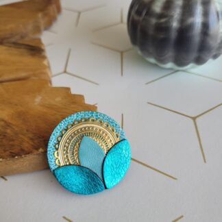 Broche aztèque doré à l'or fin et cuir en trio de turquoise