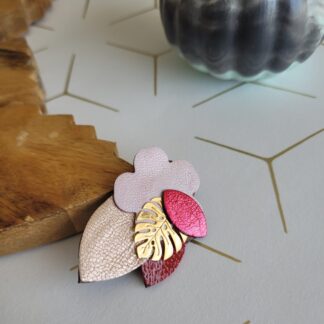 Broche exotique en cuir recyclé rose et rouge