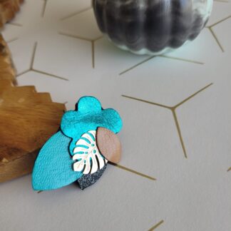 Broche exotique en cuir recyclé turquoise