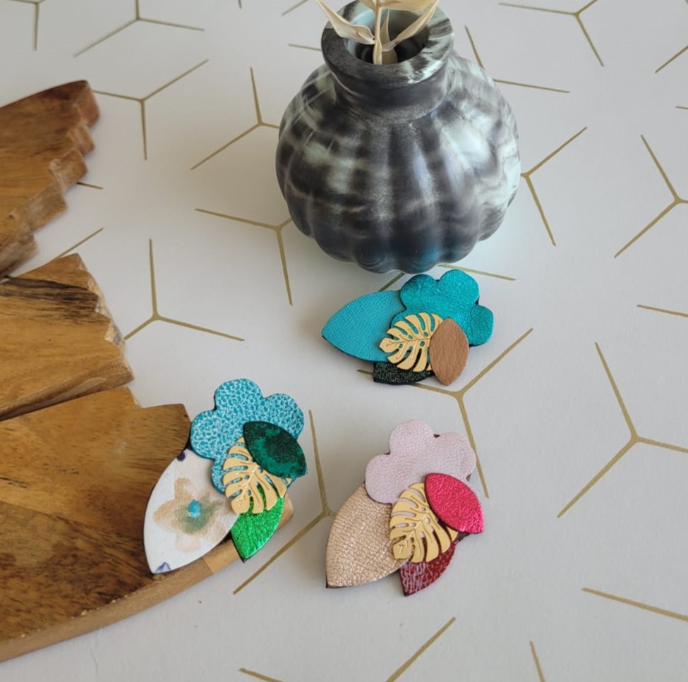 Broche exotique en cuir recyclé turquoise – Image 3