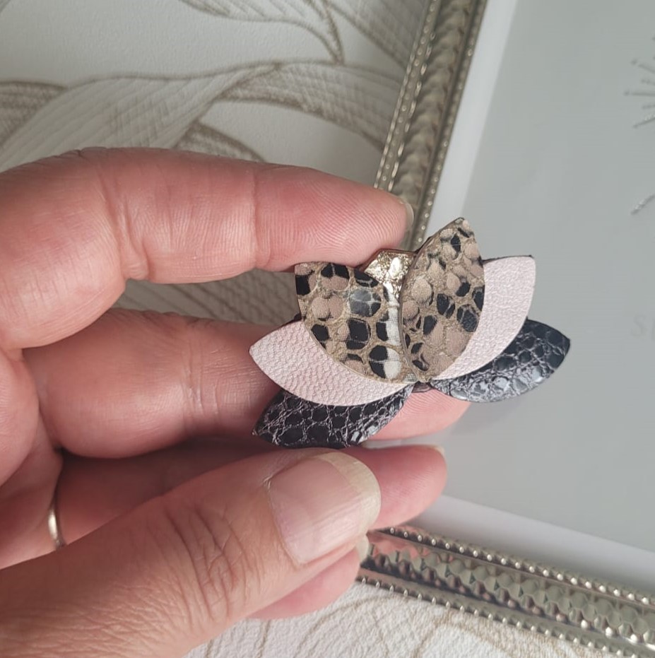 Broche lotus serpent rose et anthracite – Image 2
