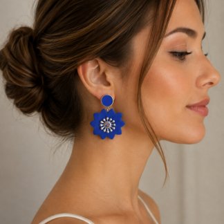 Boucles d'oreilles en cuir Forme fleur. Pour oreilles percée. Couleur du cuir : bleu